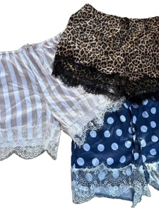 Shorts de nuit en satin soyeux rayé pour <span class=keywords><strong>femme</strong></span>, personnalisables en gros, avec bordure en <span class=keywords><strong>dentelle</strong></span> délicate effet cils - Product Image 2
