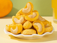 Fabrieksgroothandel Halfronde Gefreeze-droogde Mango & Aardbei Cashew Crispy OEM Private Label Aangepaste Verpakking Bulk Leverancier