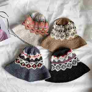 Gorro de Pescador Tejido a Mano con Diseño Retro Coreano Jacquard, Gorro de Ganchillo Grueso con Borde Enrollado - Product Image 1