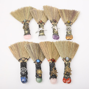 ของตกแต่งไม้กวาดแม่มดคริสตัลขายส่ง ของตกแต่งแม่มดแบบประณีต ไม้กวาดรูปหัวใจขัดเงา ของตกแต่งทางจิตวิญญาณสำหรับคริสต์มาสและฮาโลวีน - Product Image 4