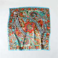 Foulard en Satin de Soie à Imprimé Floral 90x90cm Design Personnalisé en Satin Marque de Luxe Foulards Musulmans pour Femmes Hijab