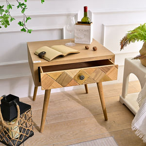 โต๊ะข้างเตียงไม้เนื้อแข็งสไตล์โมเดิร์นฟาร์มเฮาส์ ทำด้วยมือ ทนทาน พร้อมลิ้นชัก เหมาะสำหรับอพาร์ทเมนต์ ห้องนอน ห้องนั่งเล่น และโรงแรม - Product Image 4