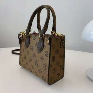 Sacs fourre-tout de luxe unisexe en cuir véritable Louis Version 2025 avec fermeture éclair, deux poignées, pliables, forme oreiller de voyage - Product Image 2