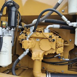 Excavatrice sur chenilles CAT320D2L d'occasion de haute qualité, poids opérationnel de 20 tonnes, avec moteur et pompe en stock pour une livraison immédiate - Product Image 4