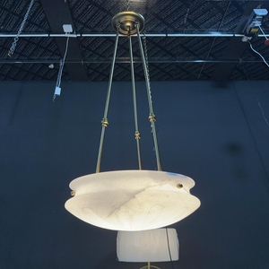 Lámpara Colgante Artística de Ónix en Forma Libre con Marco de Metal Dorado para Villas y Hoteles de Lujo - Product Image 2