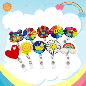 Nuovo fermacarte retrattile del produttore con ciondolo a forma di sole arcobaleno, cuore, fiore, <span class=keywords><strong>emoji</strong></span> in morbida gomma, clip per badge identificativo da lavoro, facile da estrarre - Product Image 1