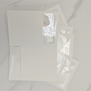 Dossier de présentation personnalisé avec fenêtre découpée <span class=keywords><strong>en</strong></span> plastique transparent, finition brillante et laminée - Product Image 3