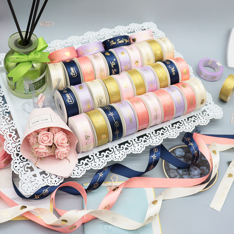 Атласная лента с принтом в виде сердца из золотой фольги для подарка на День святого Валентина