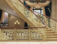 Rampe d'escalier moderne en aluminium sur mesure avec finition dorée et motif en spirale, luxe léger pour centres commerciaux, hôtels, balcons et villas