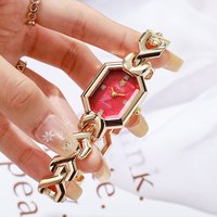 Nouvelle Montre Bracelet Femme Luxe Léger Rétro Polygone Style Vintage Quartz Écologique Aiguille Bracelet en Y Tendance