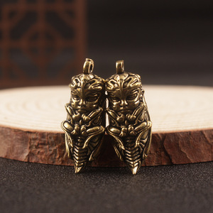 Llavero con Colgante de Cigarra de Latón, Estilo Chino Vintage, Metal Envejecido, Accesorio para Llaves de Coche - Product Image 1