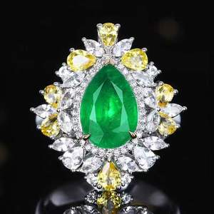 Anillo de esmeralda natural, Origen: Panjshir, Afganistán 0.75ct, oro de 18K, doble halo, media pavé con 68 piezas de diamantes naturales de 0.51ct - Product Image 1