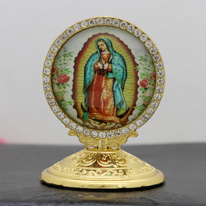Cadeaux Catholiques Spirituels Sainte <span class=keywords><strong>Famille</strong></span> Marie Jésus Ornement Doré Voiture Maison Figurine Strass Artisanat Métal Église - Product Image 5