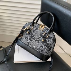 حقائب يد نسائية فاخرة بتصميم فريد على شكل صدفة لعام 2027، ماركة مشهورة للسيدات - Product Image 4