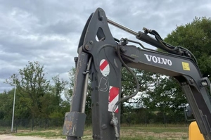 Excavatrice sur chenilles Volvo EC60 d'occasion, mini-pelle de 6 tonnes avec lame de bulldozer, ensemble complet prêt pour l'exportation et testé - Product Image 4