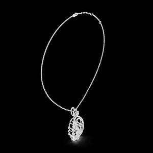 Colgante de Hoja de Paisley Dorada con Diamantes Brillantes y Elegancia Natural para Bodas y Aniversarios - Product Image 3