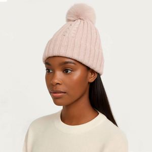 Gorro de Invierno Cálido y Grueso, Tejido con Trenzas, Protección para las Orejas, Gorro de Punto para Mujer, con Pompón - Product Image 1