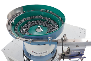 เครื่องป้อนแบบสั่นสะเทือนด้วยมอเตอร์สแตนเลสแบบกำหนดเอง พร้อมการรับประกัน 1 ปีสำหรับสกรู - Product Image 3