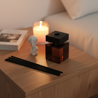 Emballage de boîte d'huile essentielle d'arôme de décor à la maison casquettes en bois de luxe de 100ml ensemble avec le bâton de rotin