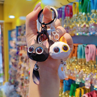 Porte-clés créatif en résine DM Brand, motif chat de dessin animé, pour hommes et femmes, pendentif pour clés de voiture et sacs d'école, exquis, pour couples, lot en gros, décoratif, fabriqué en Chine