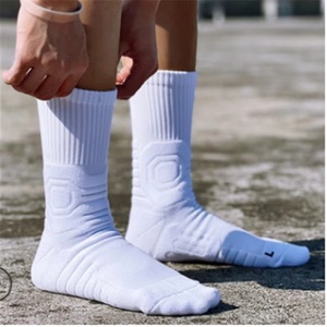 Wholesale Embroidered Men's Elite Basketball Sports <b>Socks</b> Athletic Customizable <b>Sock</b> for Sport - Product Image 1