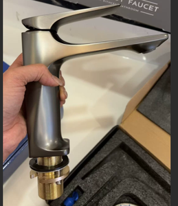 Grifo de Lavabo en Forma de L, Negro Mate Minimalista, Dos Opciones de Altura, Mezclador de Agua Fría y Caliente, Montaje en Encimera - Product Image 4