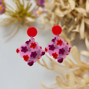 Pendientes de gota florales rosas Angelina con botones rojos de resina acrílica, joyería de fiesta para mujer - Product Image 4