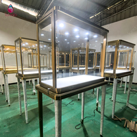 Vitrine à bijoux Sundo Tall Glass, présentoir sur pied avec cadre doré, verrouillable, éclairage LED intégré, pour magasin de bijoux, fabricant.