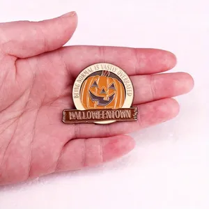 Halloweentown essendo normale è ampiamente sopravvalutato divertente testa di zucca spilla regalo perfetto amici accessori in lega Badge - Product Image 3