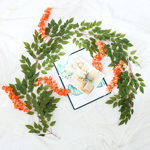 Guirnalda Colgante de Mimbre Artificial con Flores de Glicinia de Plástico Rojo Anaranjado para Decoración de Bodas - Product Image 4