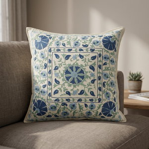 Vente en gros de housse de coussin à motifs floraux brodés à la main de créateur forme carrée personnalisée pour hôtel ou décoration intérieure produit en vrac - Product Image 3