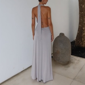 Nuevo Estilo 2026 Vestido Maxi Halter Gris Claro para Mujer con Cuello en V Profundo, Cintura Torcida, Detalle de Anillo Metálico, Vestido Fluido para Resort, OEM Personalizado - Product Image 2