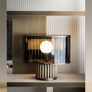 Lampada da Tavolo LED Moderna e Creativa, Illuminazione Decorativa Rotonda da Comodino in Vetro Colorato - Product Image 1