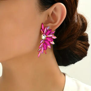 Pendientes de botón E4120 rojo rosa con cristales de imitación en forma de planta y engaste de bisel, joyería de moda para mujer - Product Image 4
