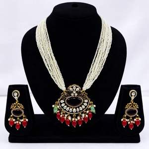 Elegante conjunto de collar y aretes Kundan en tono dorado con perlas largas y colgante de gota, joyería para mujeres y niñas. - Product Image 4