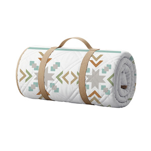 Tapete de Picnic Impermeable y Grueso de 200*300CM con Forro de Papel de Aluminio, Plegable y Portátil, para Acampar al Aire Libre, para Familias - Product Image 2