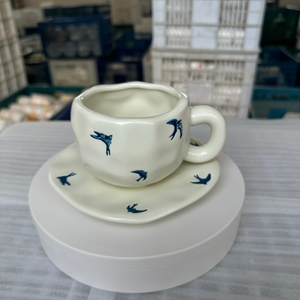 Set di Tazze da Tè Pomeridiano in Stile Janpandi Irregolare, Tazza da Caffè in Ceramica Dipinta a Mano con <span class=keywords><strong>Piattino</strong></span>, Design Unico per Amanti del Caffè e del Tè - Product Image 2