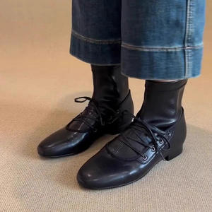 Bottes Martin rétro à bout rond en peau de mouton, nouvelle collection 2025, plates, amincissantes, polyvalentes, à lacets, extensibles et ajustées - Product Image 4