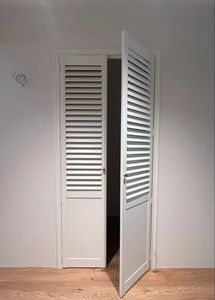 Portes à persiennes intérieures en <span class=keywords><strong>bois</strong></span> massif de couleur blanche personnalisée - Product Image 3