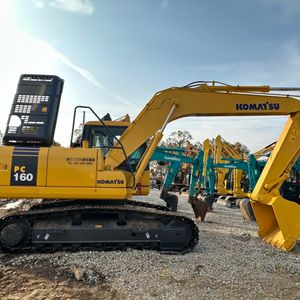 Cabina presurizada: mantenga el polvo fuera y la comodidad con la cabina presurizada del PC160. - Product Image 2