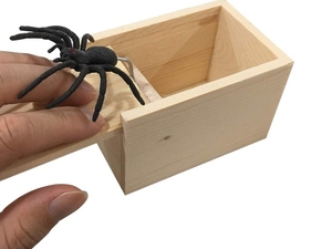Caja de broma de <span class=keywords><strong>araña</strong></span> de goma, <span class=keywords><strong>Araña</strong></span> de madera artesanal, dinero sorpresa en una caja, bromas, juguetes para adultos y niños - Product Image 3