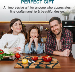 Planche à découper en bois d'olivier écologique et résine, durable et éco-responsable, 16x12 pouces - Product Image 4