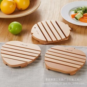 Alfombrilla aislante del calor con forma de pez de madera maciza para mesa, almohadilla para olla y cuenco antiescaldante, diseño irregular grabado con la marca Onlcook - Product Image 2