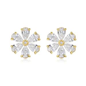 Pendientes de Plata con Diamantes de Laboratorio en Forma de Flor - Plata de Ley S925 Hechos a Mano, Hipoalergénicos y Brillantes - Product Image 2