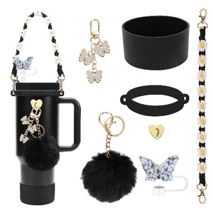 DD3877 Juego de 8 Accesorios para Tazas de Viaje, 40 oz, Funda de Silicona, Pajita, Tapa, Gancho en Forma de Corazón, Pompón, Bolsa para Lápiz Labial, Apto para Lavavajillas/Microondas - Product Image 4