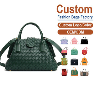 Sac bandoulière personnalisé en cuir croisé tressé avec chaînes, motif uni, mode hiver |   Plusieurs couleurs disponibles - Product Image 1