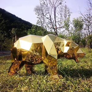 Escultura de Oso de Acero Inoxidable Dorado para Decoración de Jardín, Diseño Moderno y Personalizado con Técnica 3D y Titanio - Product Image 4