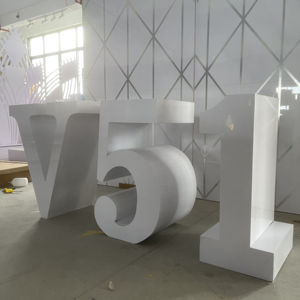 Letras Luminosas XV LOVE 15 para Decoración de Mesa de Boda al Aire Libre, PVC - Product Image 3