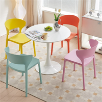 Chaise de salle à manger empilable moderne en polypropylène - Imperméable, écologique, durable, utilisation en extérieur, hôtel et restaurant
