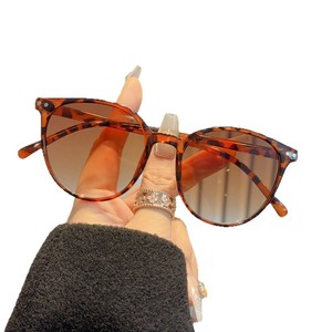 Round Oversized Frame Sunglasses UV400 Women's Trendy Style - Product Image 5